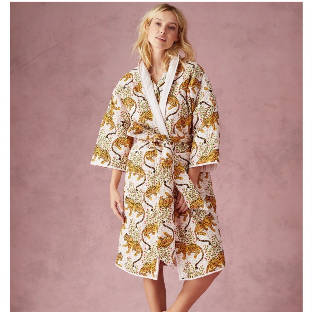 printfresh bagheera blush leopard print quilted reversible robe s/m